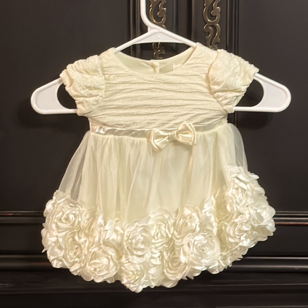 Off white Ruffled dress with rosettes on the bottom button up back 6-9 months - Picture 3 of 10